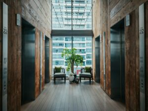Aufzug in Bürogebäuden » Auswahl und Betrieb